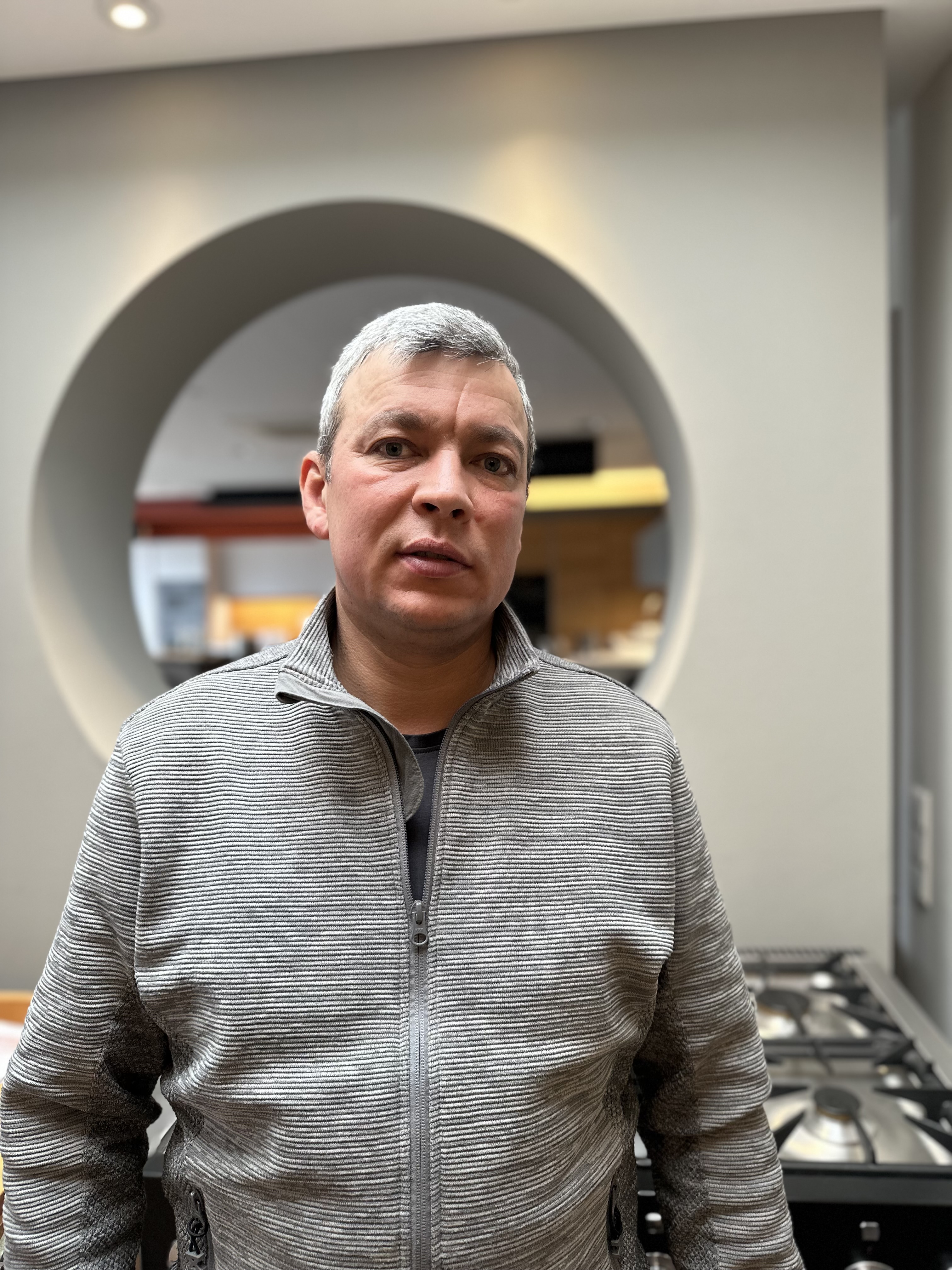 Alexander Laenweber, Küchenmonteur bei kitchen art